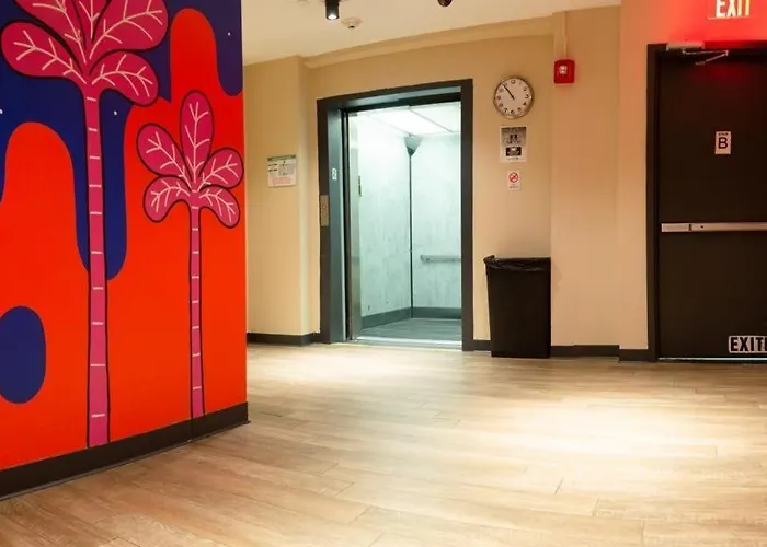 Jazz On Columbus Circle Hostel New York